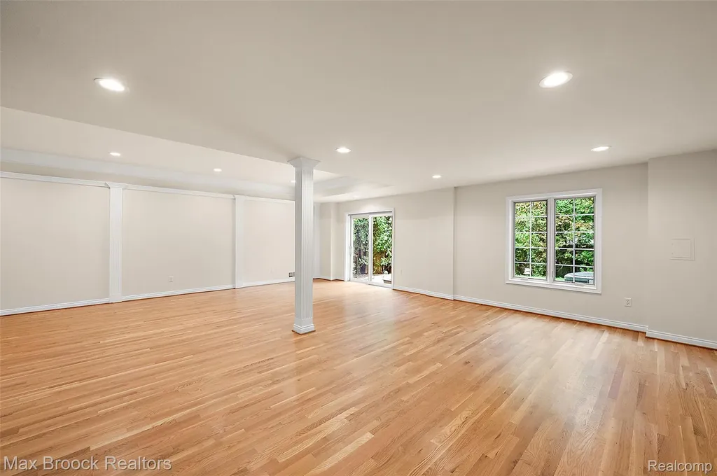5348 Sunnycrest Drive West Bloomfield Charter Township MI 48323