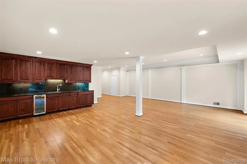 5348 Sunnycrest Drive West Bloomfield Charter Township MI 48323