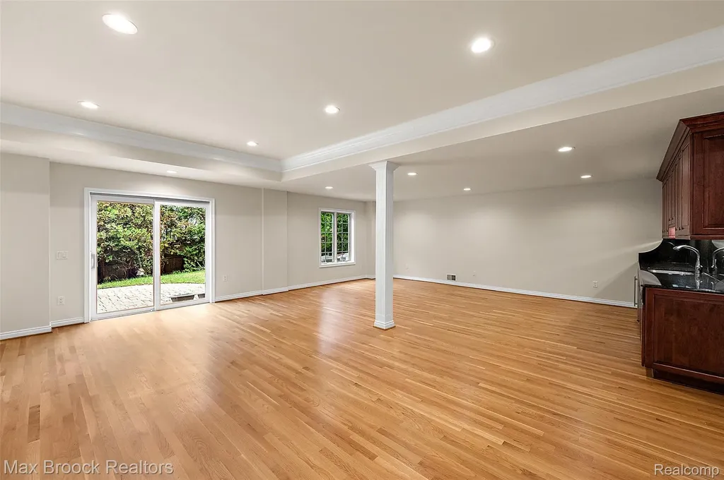 5348 Sunnycrest Drive West Bloomfield Charter Township MI 48323
