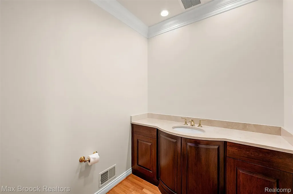 5348 Sunnycrest Drive West Bloomfield Charter Township MI 48323