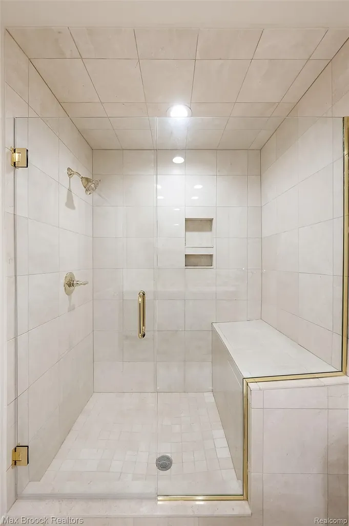 5348 Sunnycrest Drive West Bloomfield Charter Township MI 48323