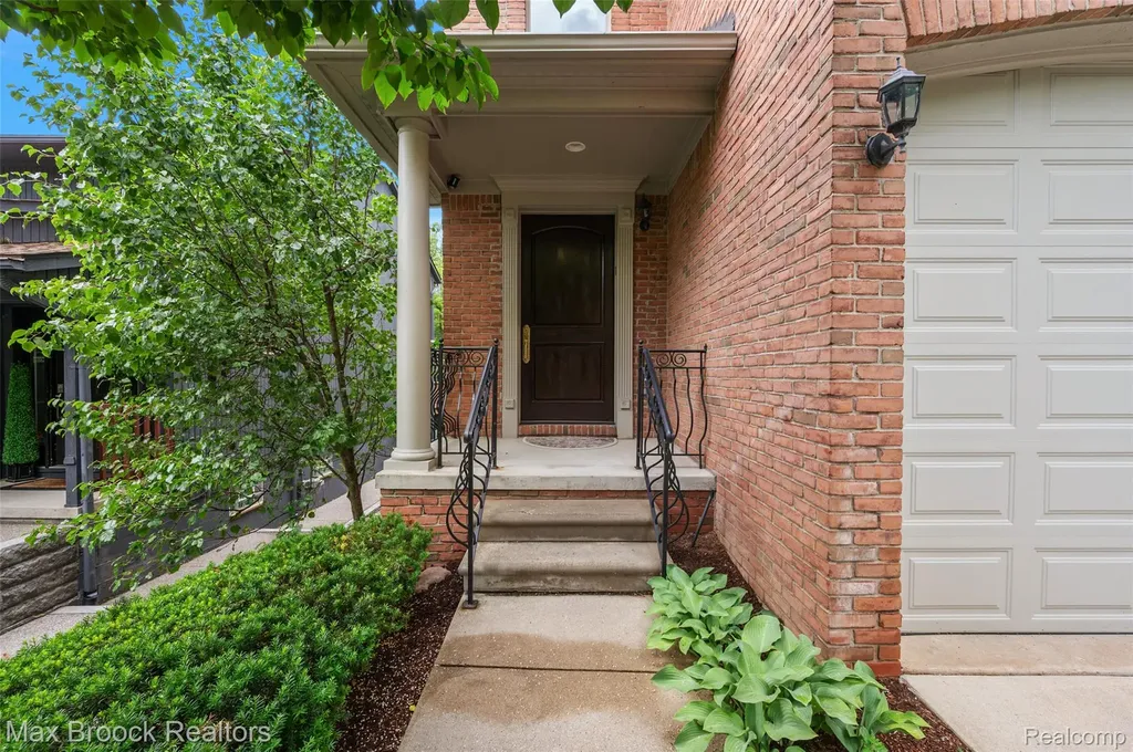 5348 Sunnycrest Drive West Bloomfield Charter Township MI 48323