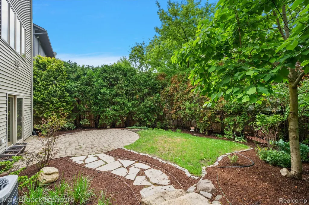 5348 Sunnycrest Drive West Bloomfield Charter Township MI 48323