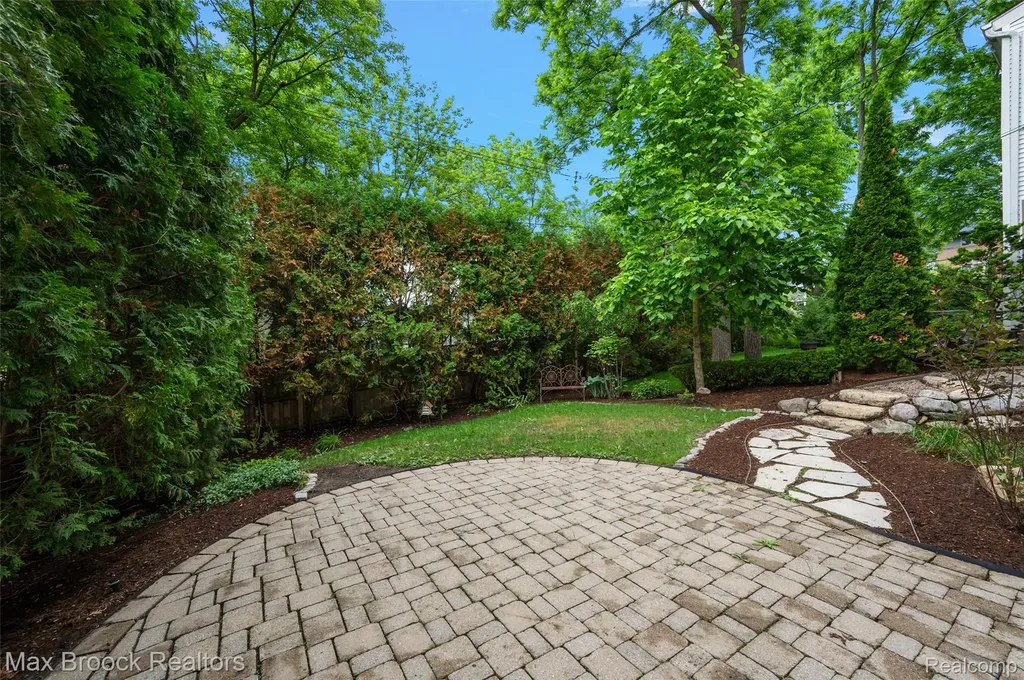 5348 Sunnycrest Drive West Bloomfield Charter Township MI 48323