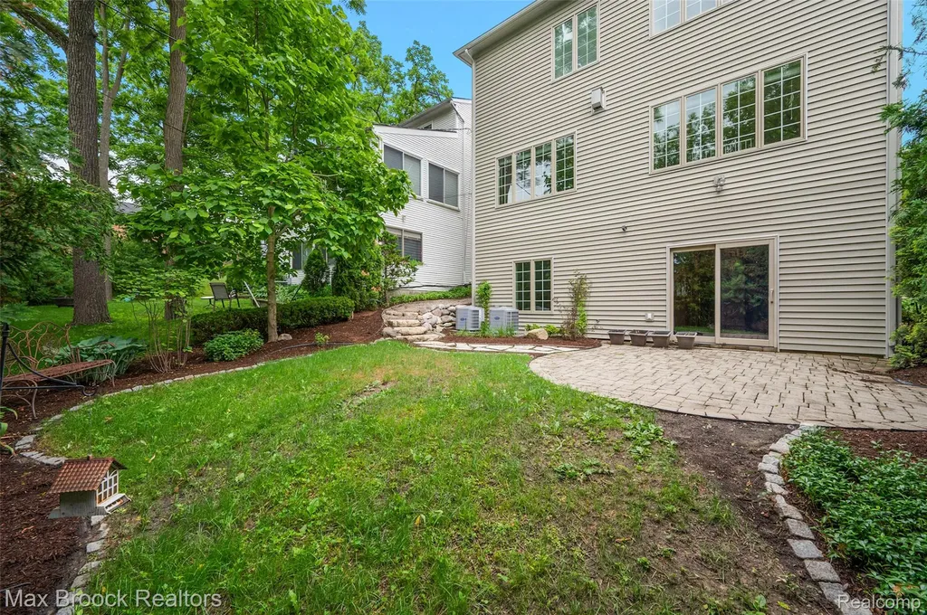 5348 Sunnycrest Drive West Bloomfield Charter Township MI 48323