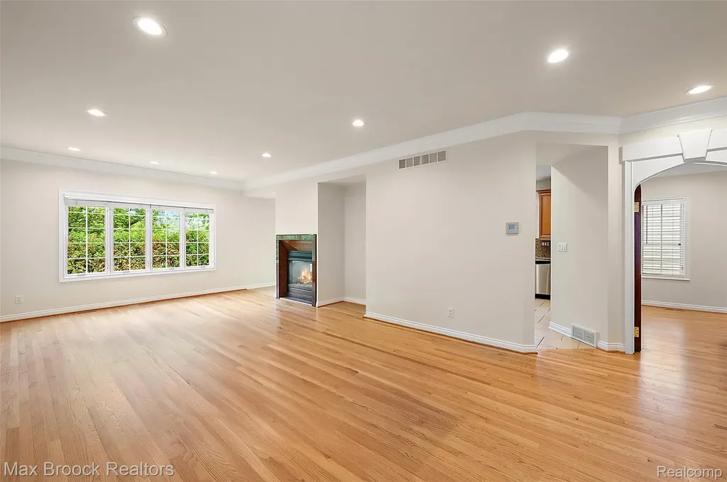 5348 Sunnycrest Drive West Bloomfield Charter Township MI 48323
