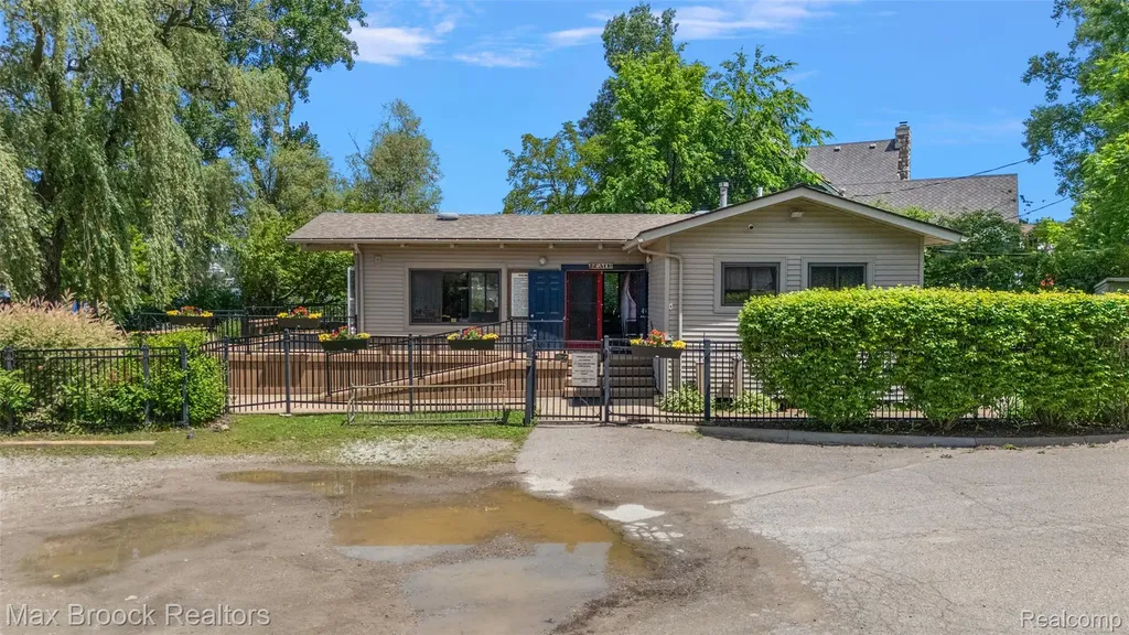 5348 Sunnycrest Drive West Bloomfield Charter Township MI 48323