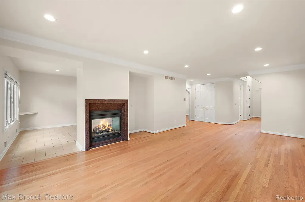 5348 Sunnycrest Drive West Bloomfield Charter Township MI 48323