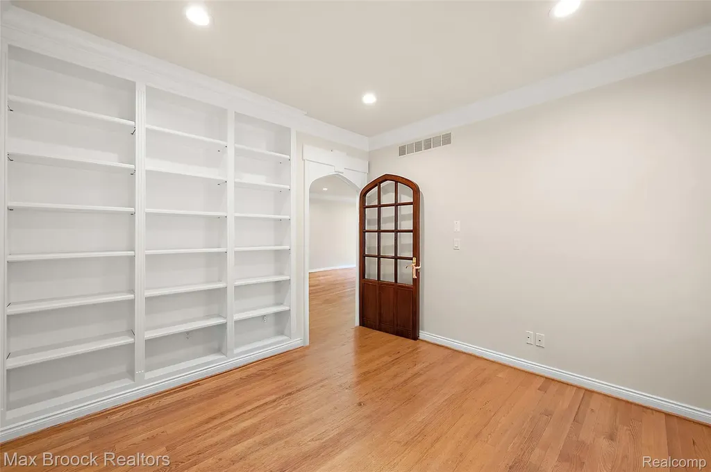 5348 Sunnycrest Drive West Bloomfield Charter Township MI 48323