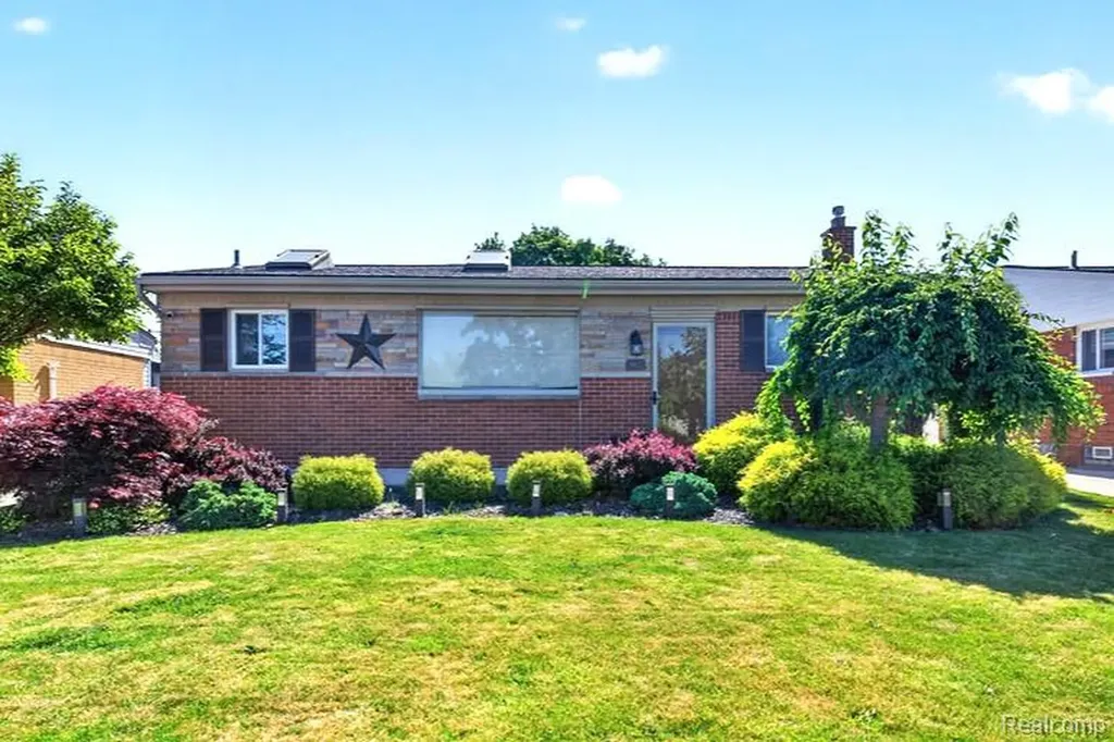 16627 Mccann Street Southgate City MI 48195