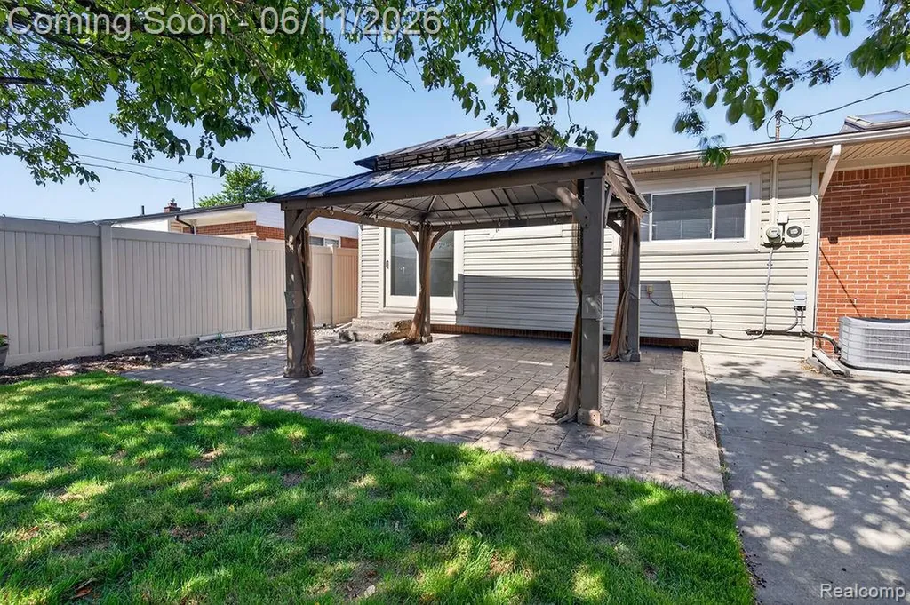 16627 Mccann Street Southgate City MI 48195