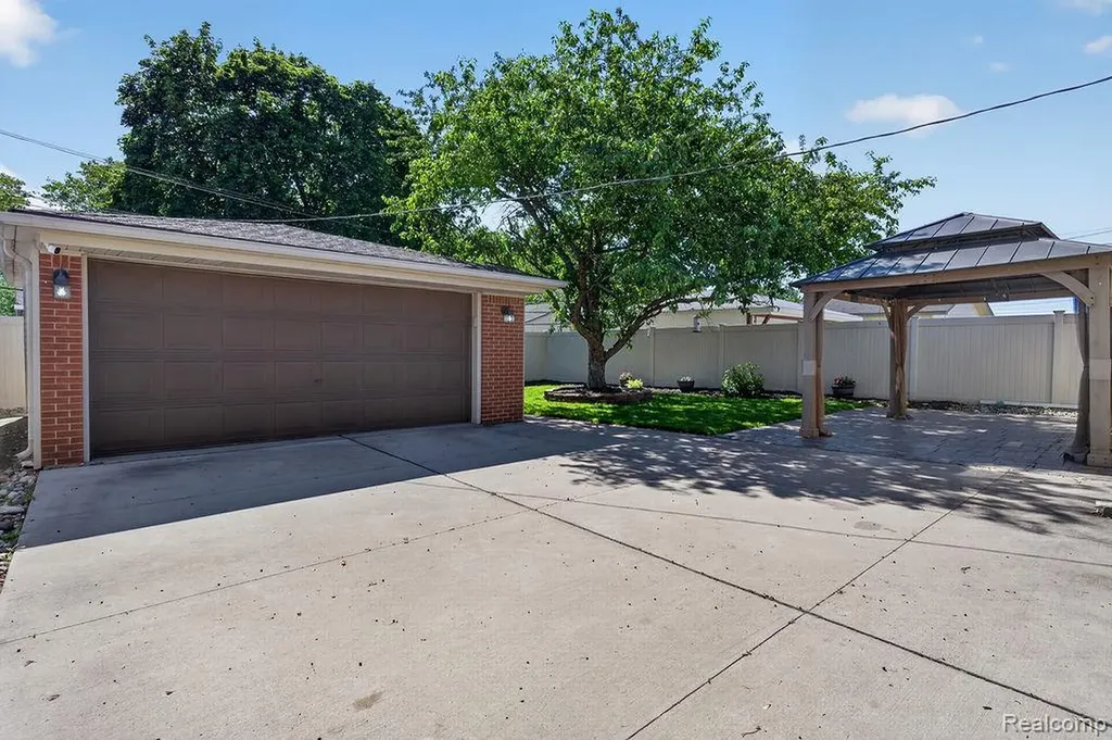 16627 Mccann Street Southgate City MI 48195
