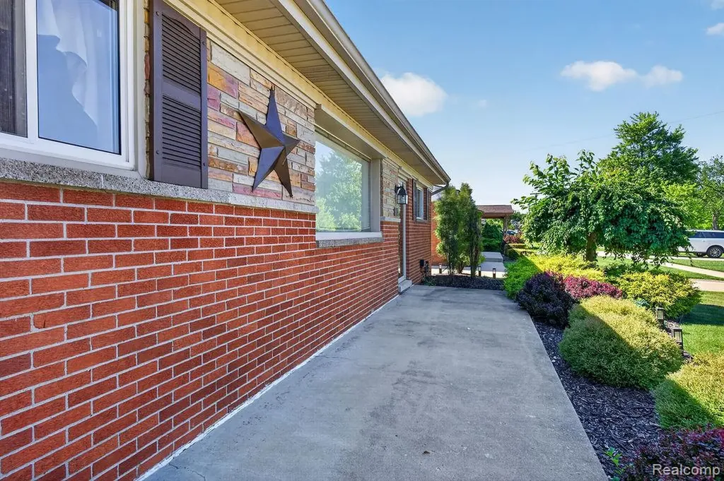 16627 Mccann Street Southgate City MI 48195