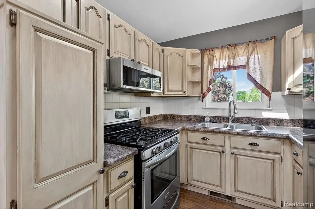 16627 Mccann Street Southgate City MI 48195