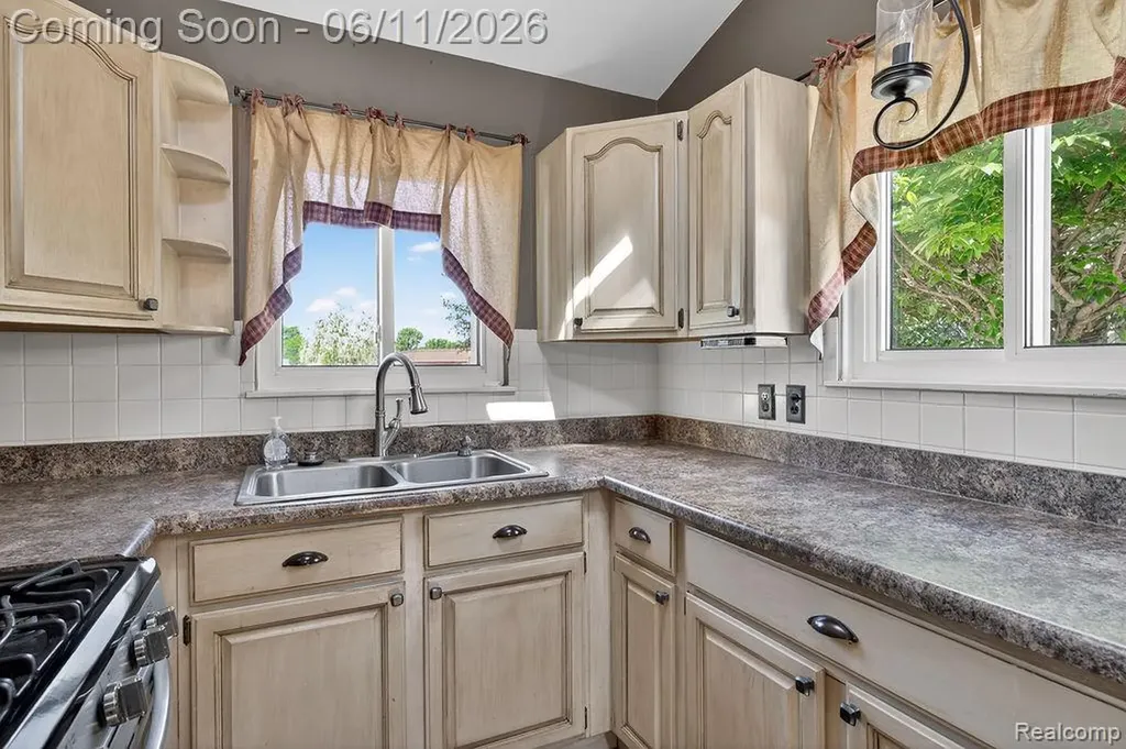 16627 Mccann Street Southgate City MI 48195
