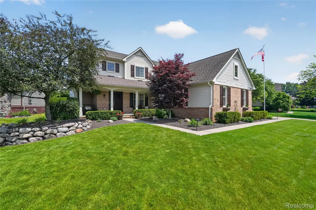 2004 Palmer Drive Wixom City MI 48393