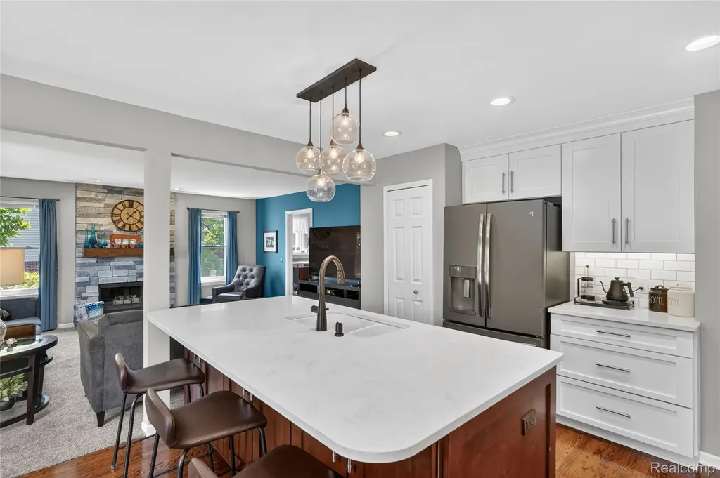 2004 Palmer Drive Wixom City MI 48393