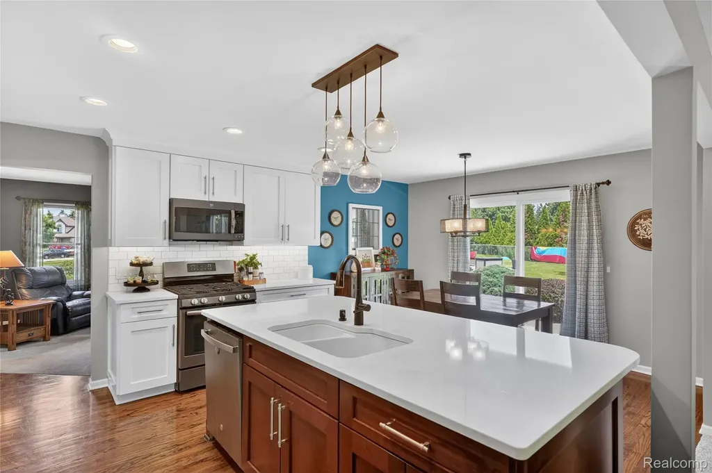 2004 Palmer Drive Wixom City MI 48393