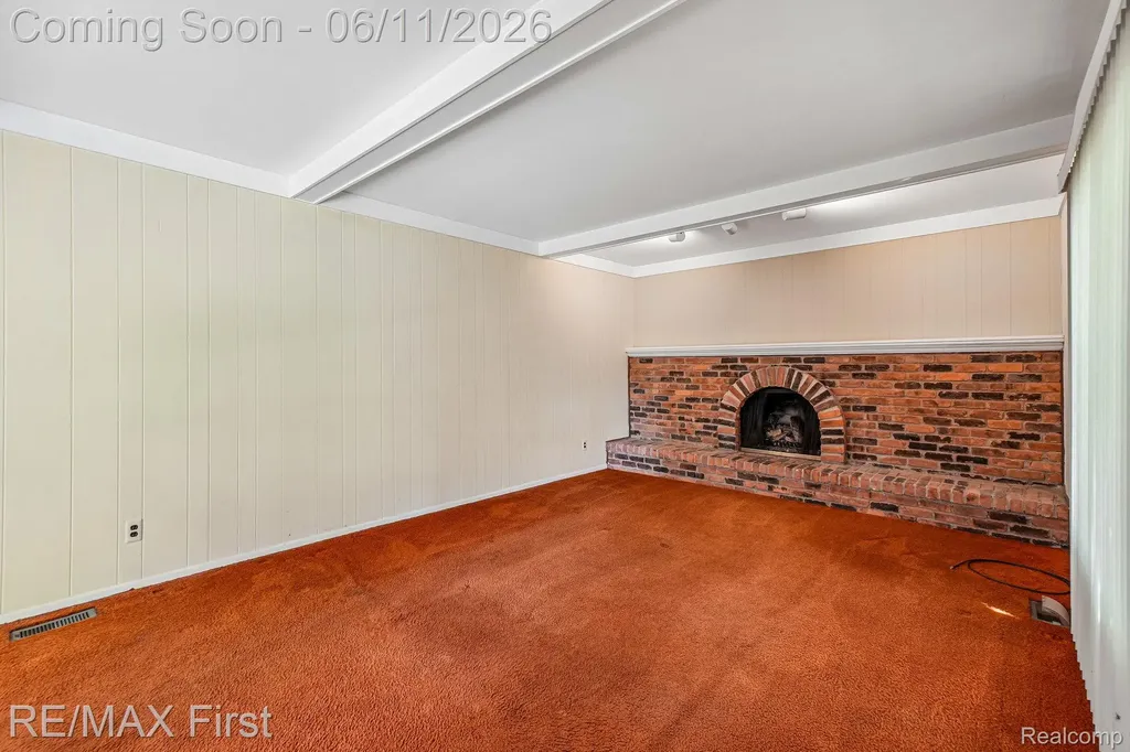 5950 Diamond Drive Troy City MI 48085