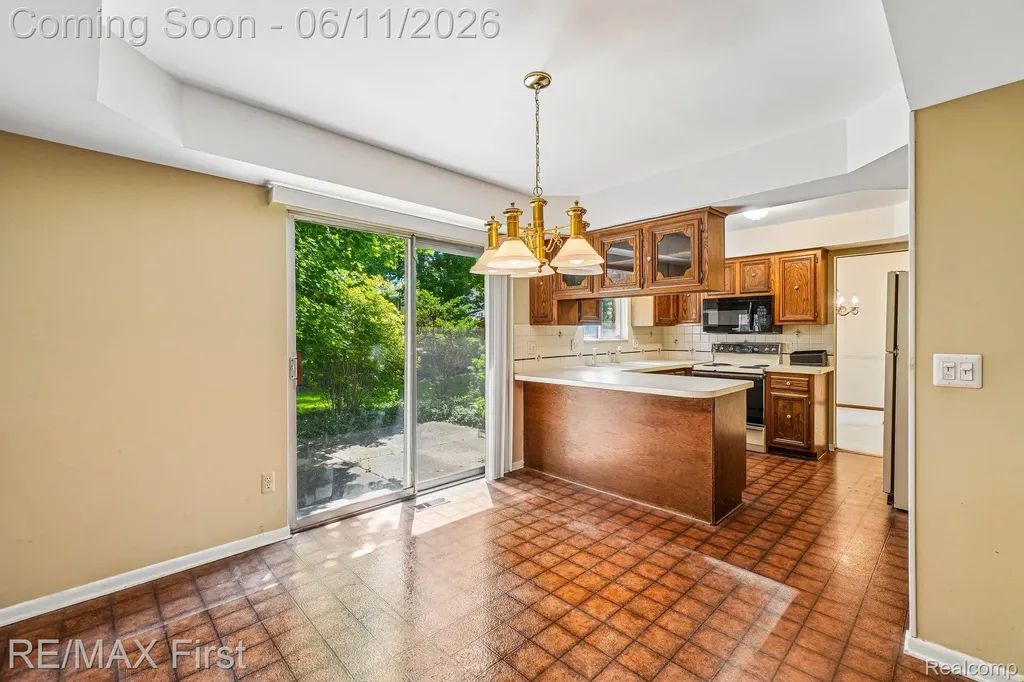 5950 Diamond Drive Troy City MI 48085