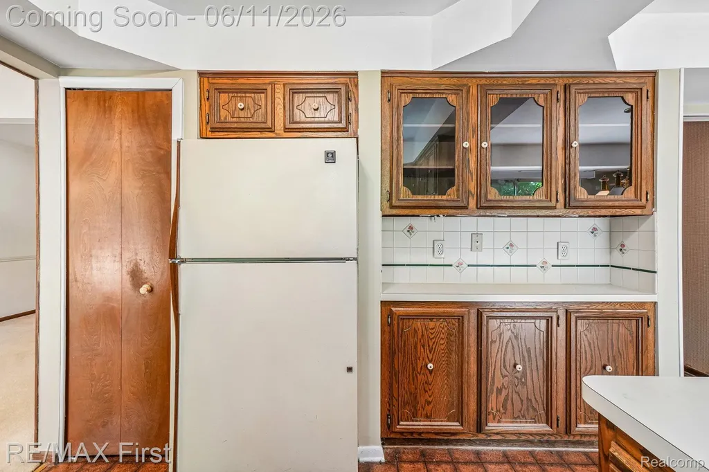 5950 Diamond Drive Troy City MI 48085