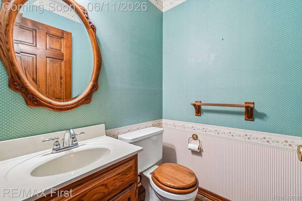 5950 Diamond Drive Troy City MI 48085