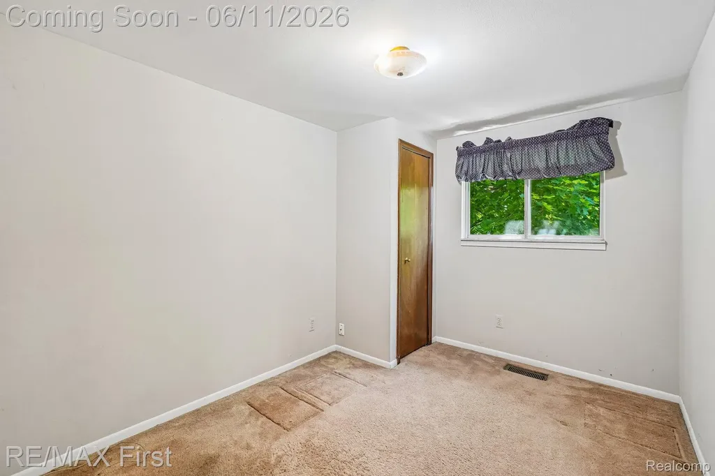 5950 Diamond Drive Troy City MI 48085