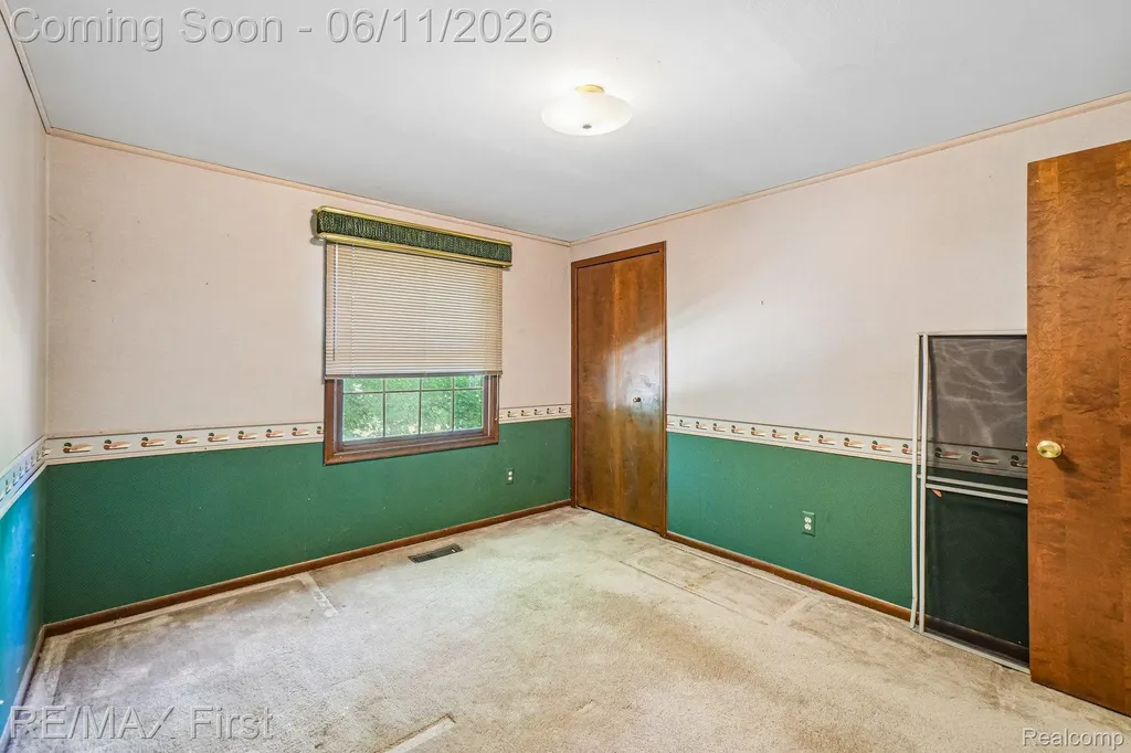 5950 Diamond Drive Troy City MI 48085