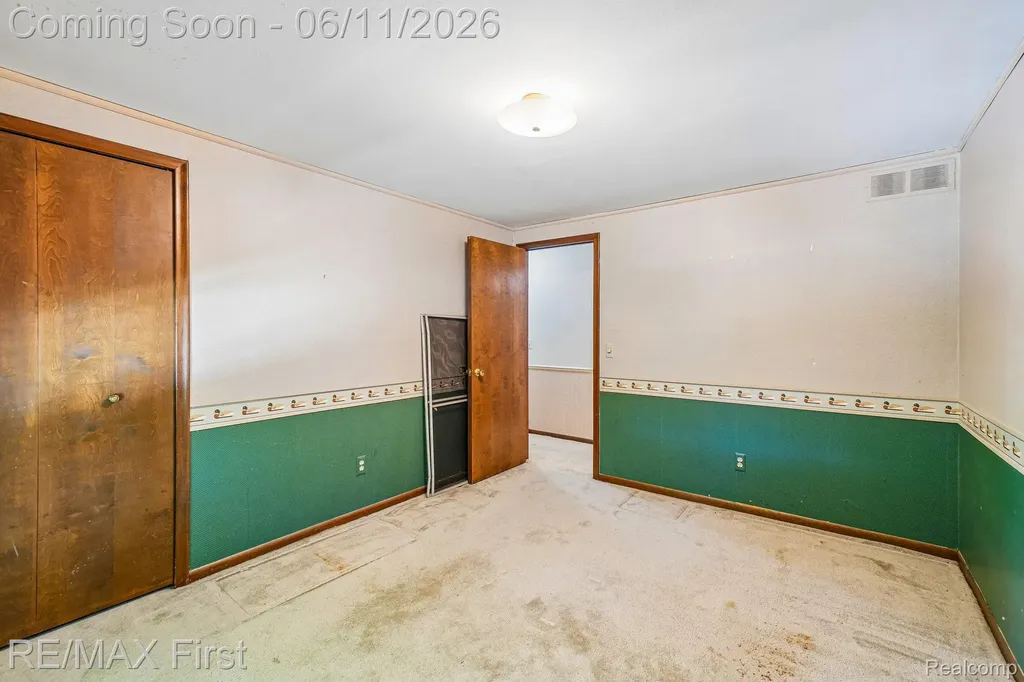 5950 Diamond Drive Troy City MI 48085
