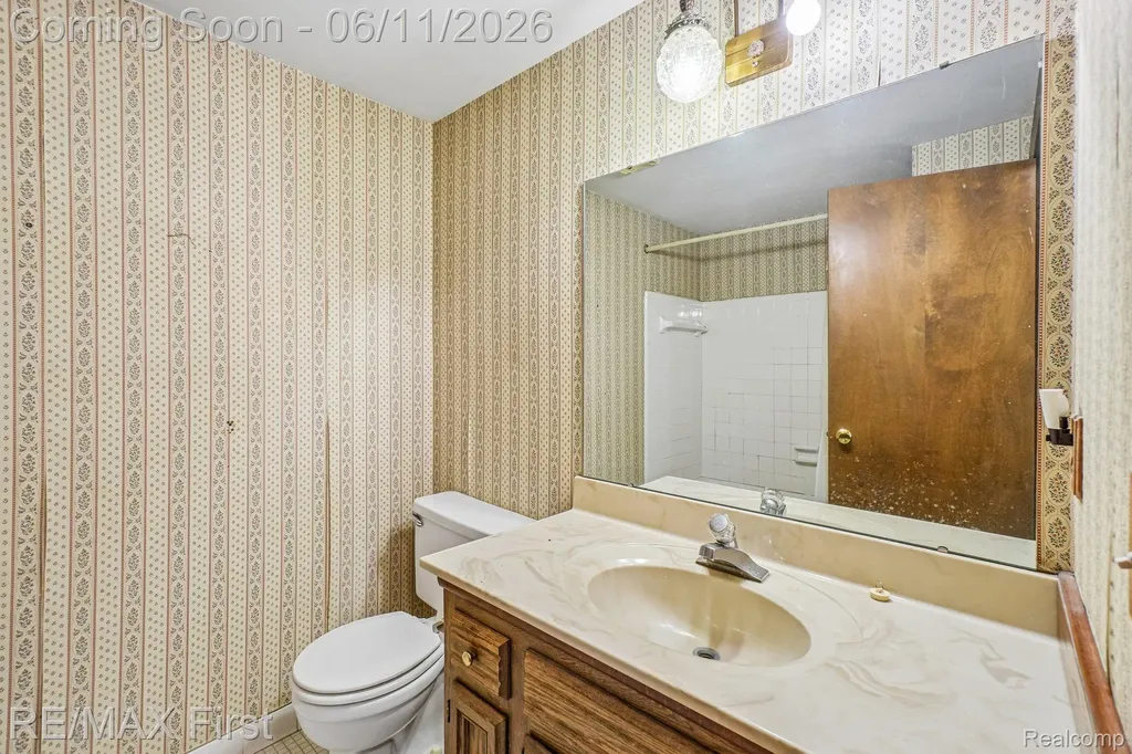 5950 Diamond Drive Troy City MI 48085