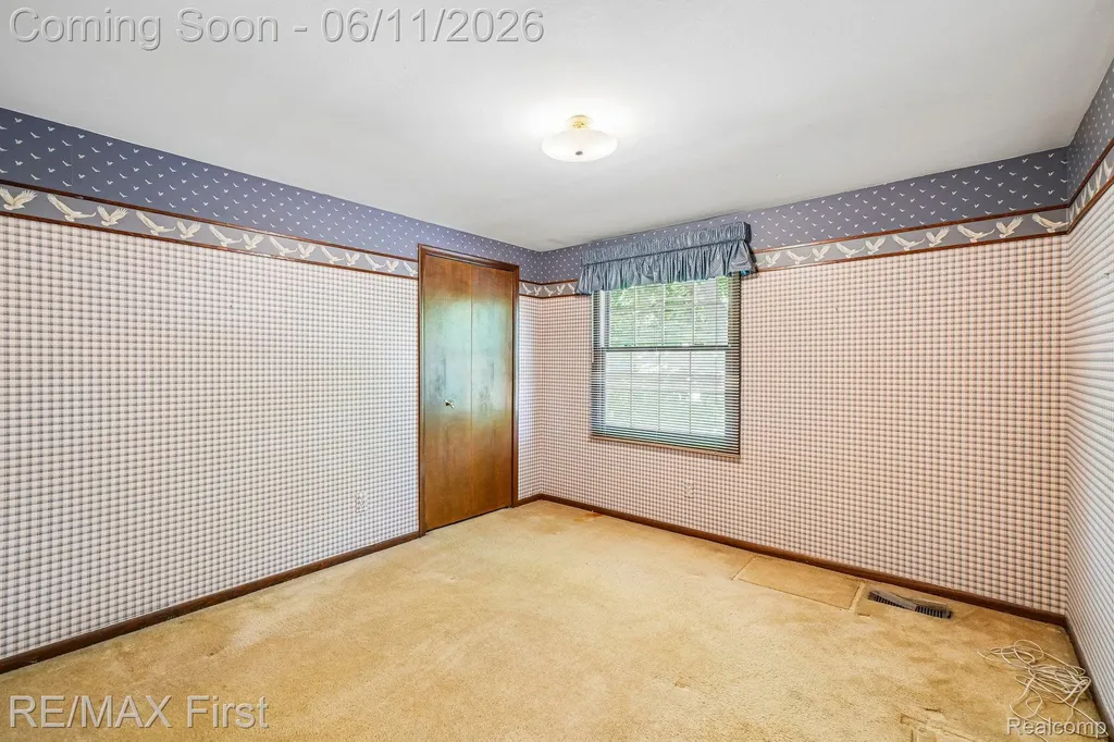 5950 Diamond Drive Troy City MI 48085