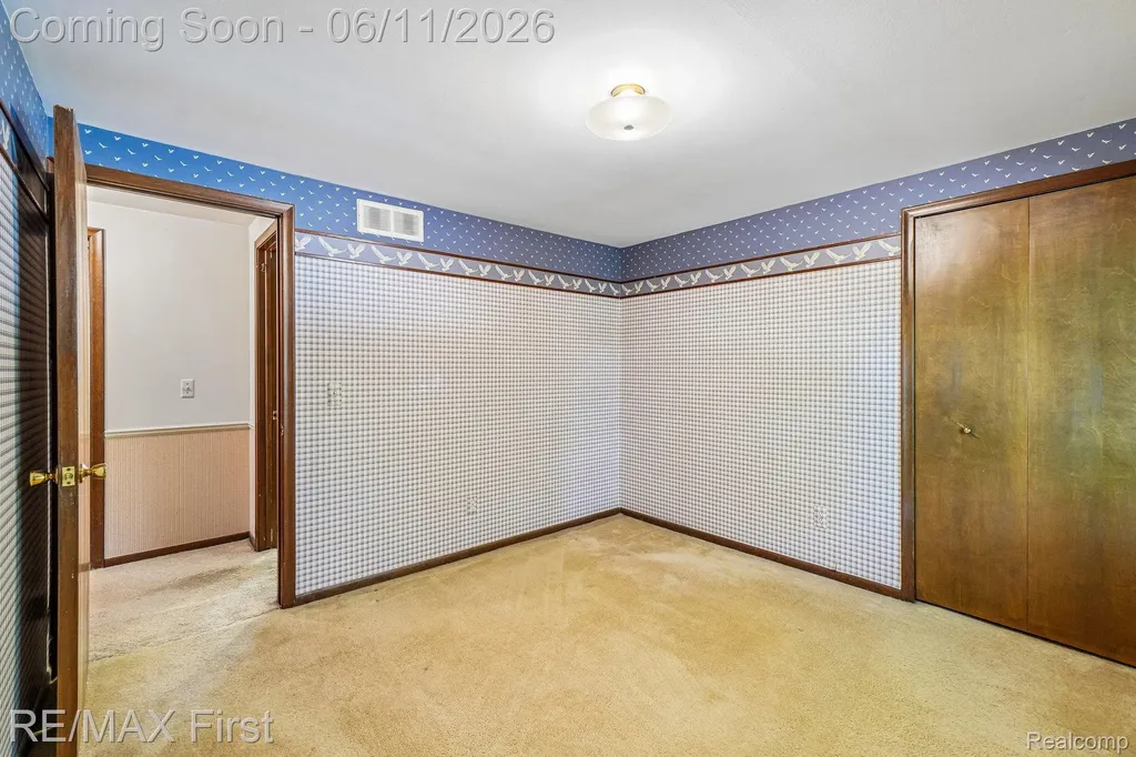 5950 Diamond Drive Troy City MI 48085