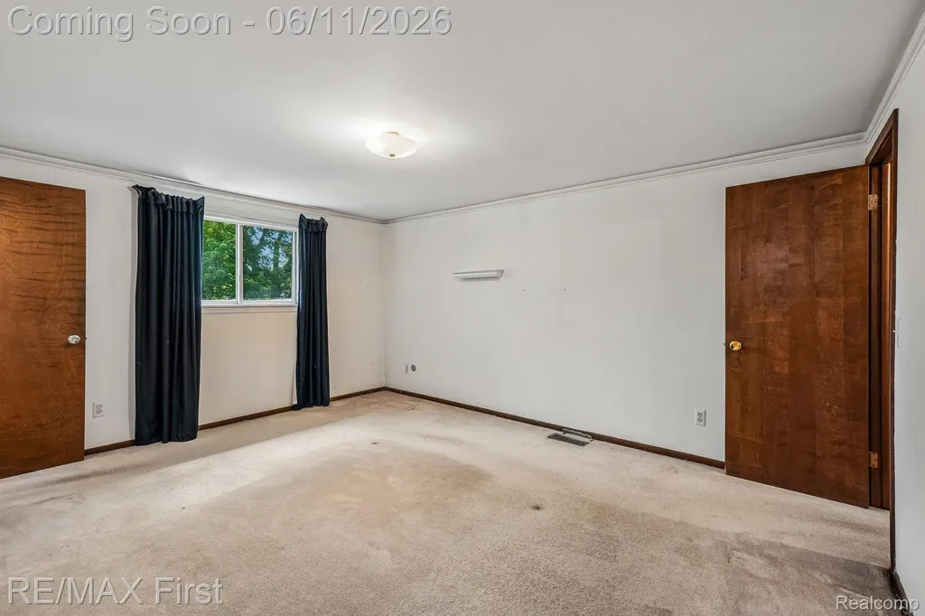 5950 Diamond Drive Troy City MI 48085