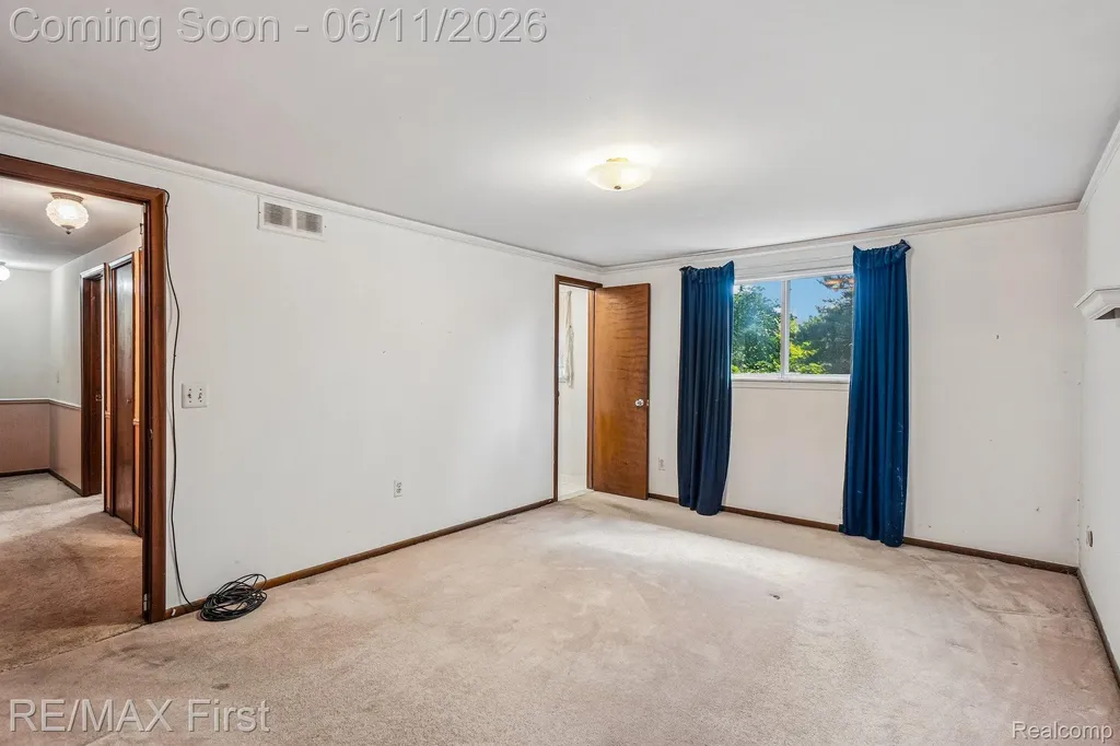 5950 Diamond Drive Troy City MI 48085