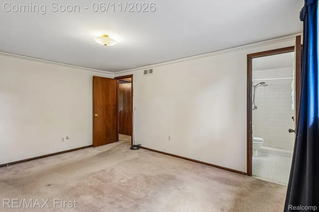 5950 Diamond Drive Troy City MI 48085