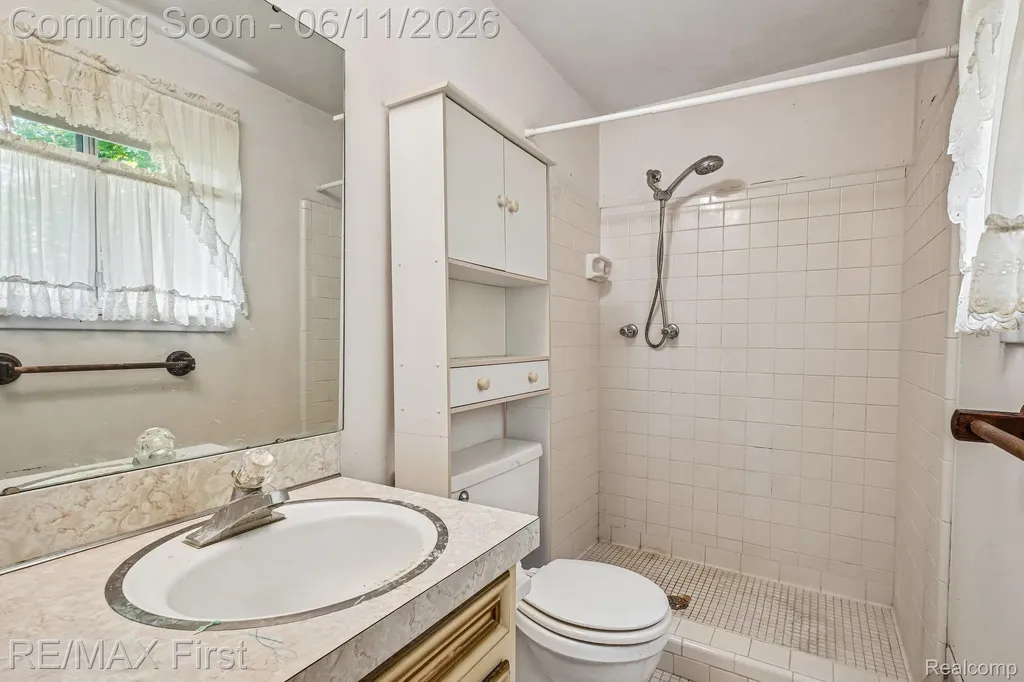 5950 Diamond Drive Troy City MI 48085
