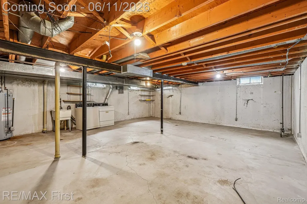 5950 Diamond Drive Troy City MI 48085