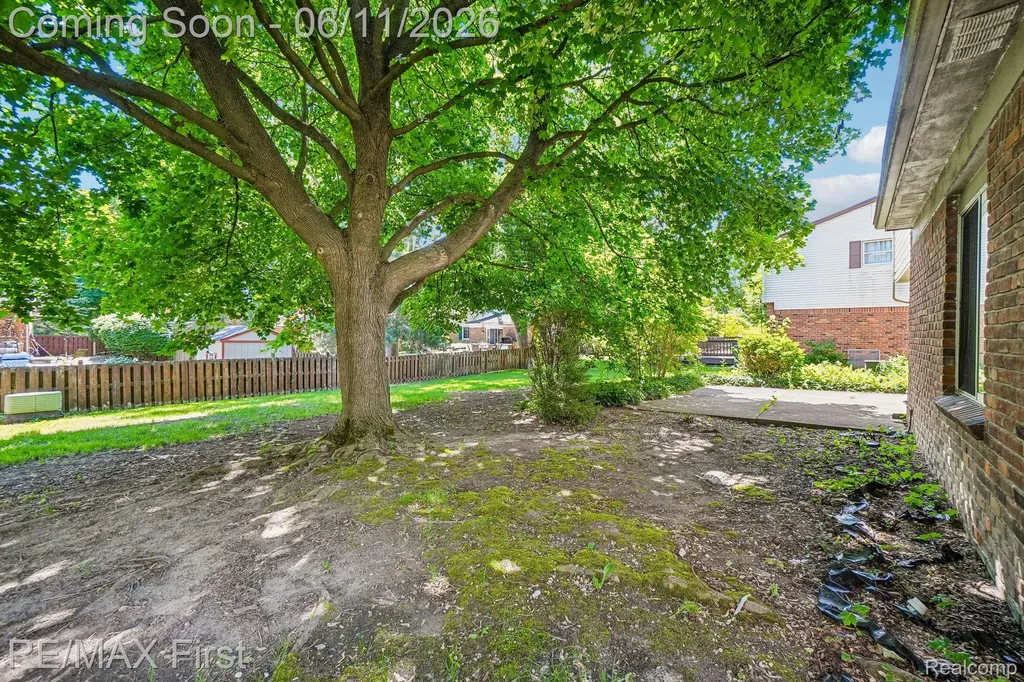 5950 Diamond Drive Troy City MI 48085