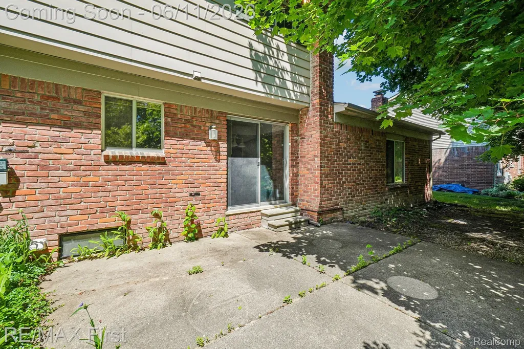 5950 Diamond Drive Troy City MI 48085