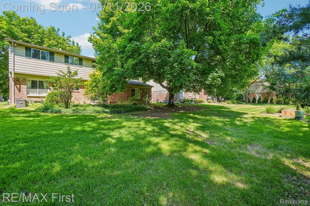 5950 Diamond Drive Troy City MI 48085