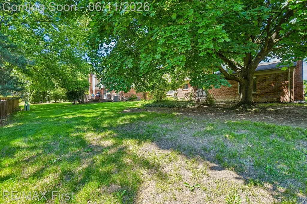 5950 Diamond Drive Troy City MI 48085