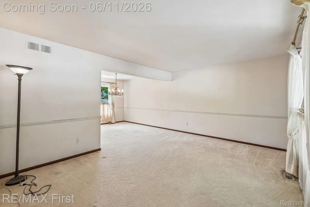 5950 Diamond Drive Troy City MI 48085