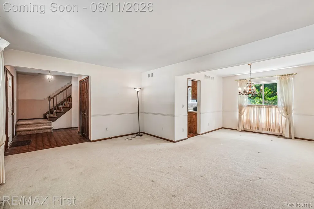 5950 Diamond Drive Troy City MI 48085