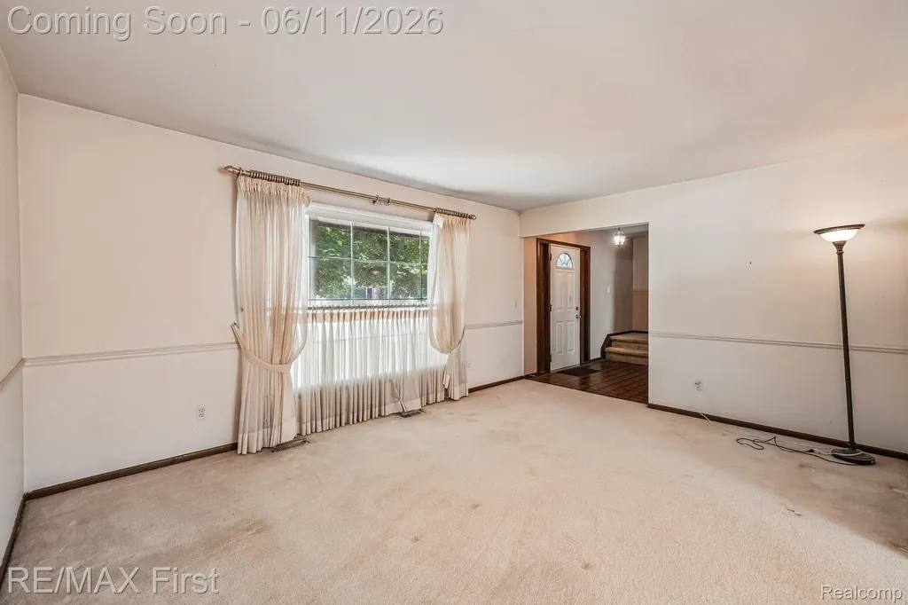 5950 Diamond Drive Troy City MI 48085
