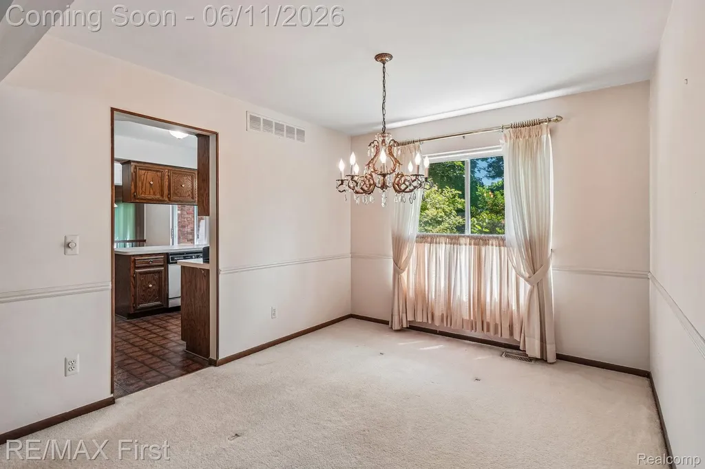 5950 Diamond Drive Troy City MI 48085