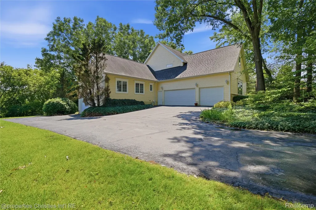 4462 Lily Drive Oceola Township MI 48843