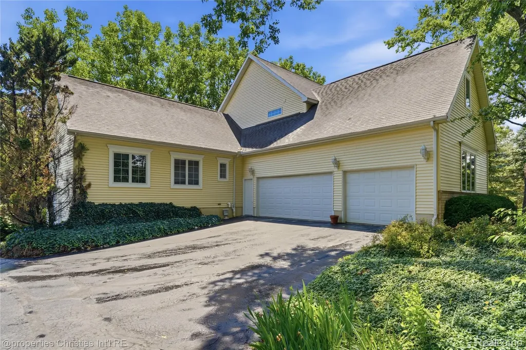 4462 Lily Drive Oceola Township MI 48843