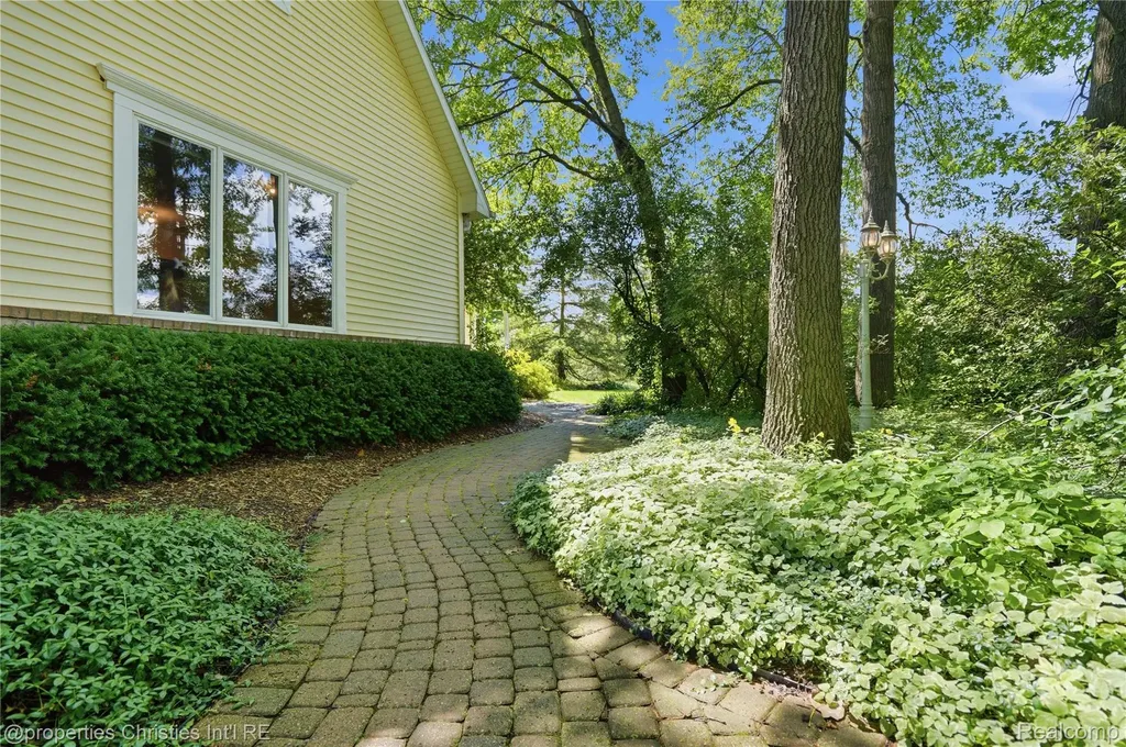 4462 Lily Drive Oceola Township MI 48843