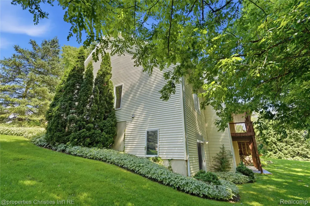 4462 Lily Drive Oceola Township MI 48843