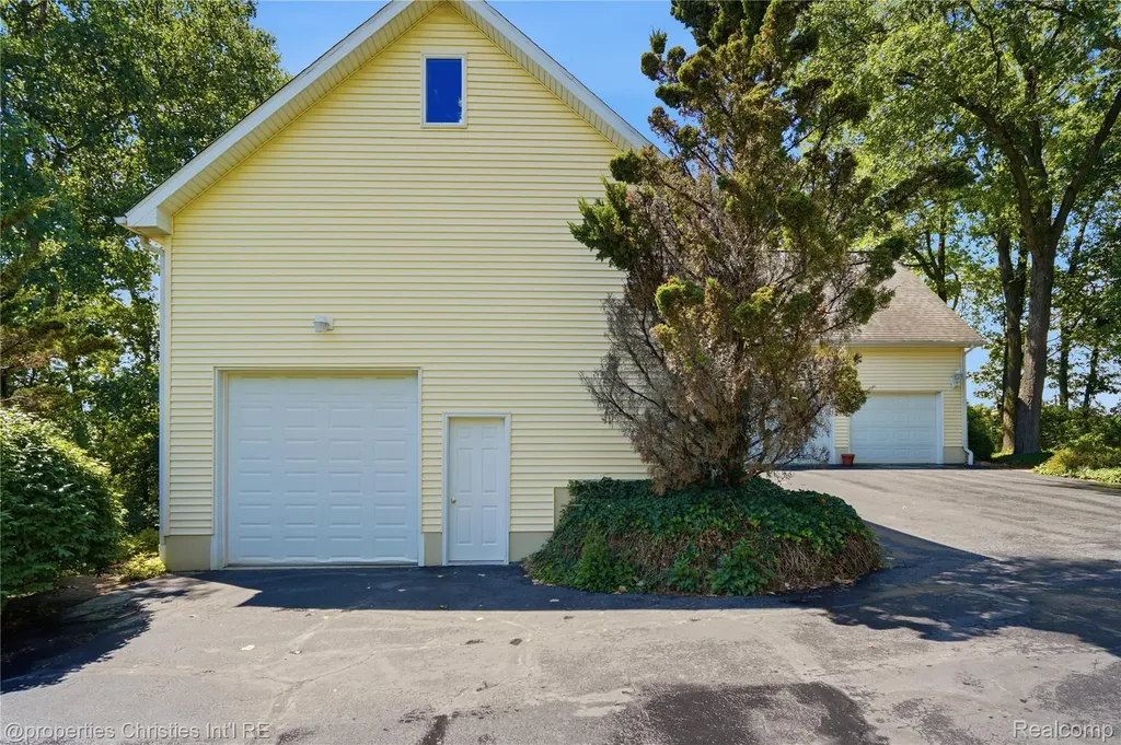 4462 Lily Drive Oceola Township MI 48843